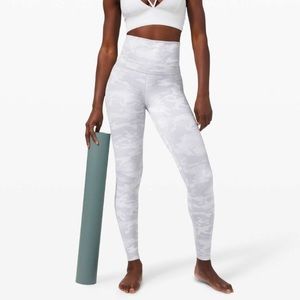 Lululemon • Wunder Under Super High Rise Tight 28”